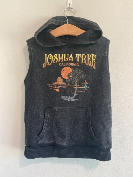 Off Campus Clothing Other - Rare Vintage Style Joshua Tree Acid Wash Sleeveless Hoodie Boys Size 6
